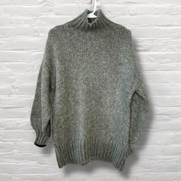 ⭐️ Urban Outfitters Gemma Cozy Gray Turtleneck Cocoon Sweater EXTRA SMALL XS - Picture 3 of 10